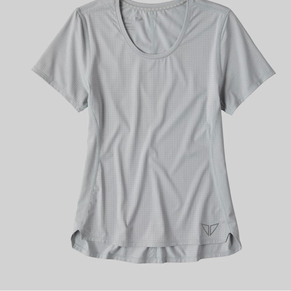 NWT (2 for $35 deal)Women’s abalone (silver) korsa run short sleeve size XS